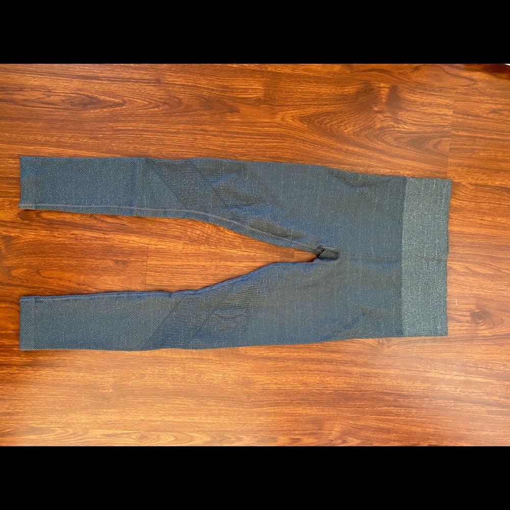 Athleta Shimmer Seamless tights size medium